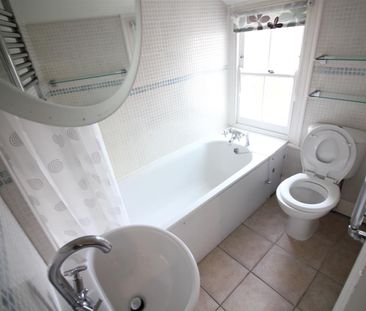 Evelyn Grove, Southall - Photo 1