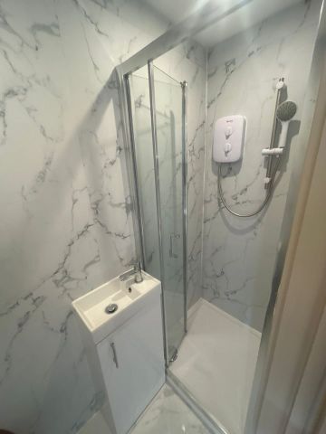 Studio Flat, Streatham High Road, SW16 - Photo 5