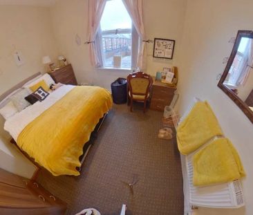 2 Bedroom Flat for rent in Burley Lodge Road - Photo 4