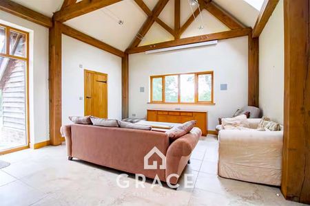 2 bedroom barn conversion to rent - Photo 2