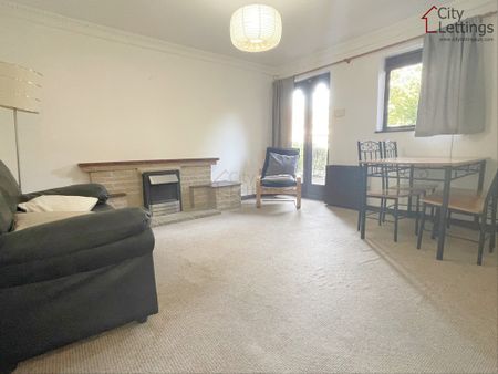 2 Bedroom Ground Floor Flat - Photo 2