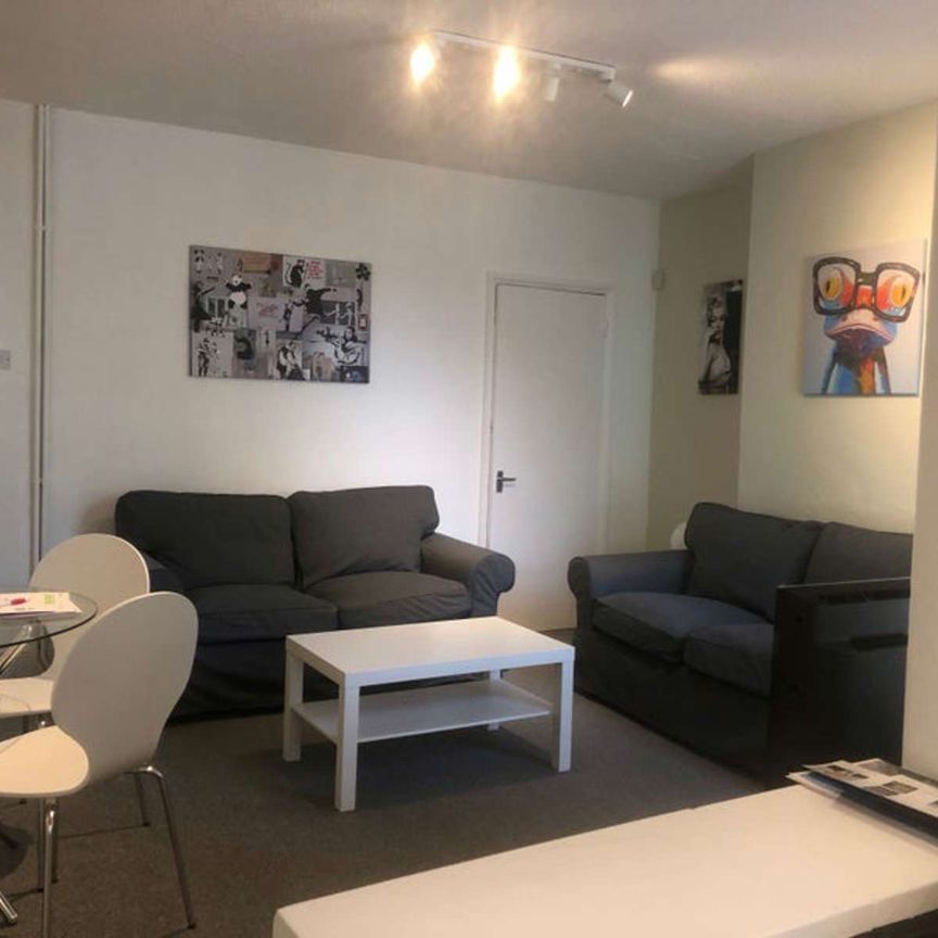 Friendly House Share - Central Cheltenham Room 1 - Photo 1