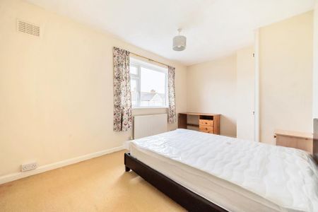 2 bedroom semi-detached house to rent - Photo 4