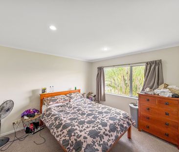 Spacious 4 bedroom home with double garage & outdoor living! - Photo 3