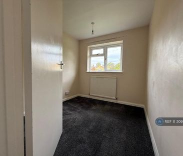 4 bedroom end of terrace house to rent - Photo 6