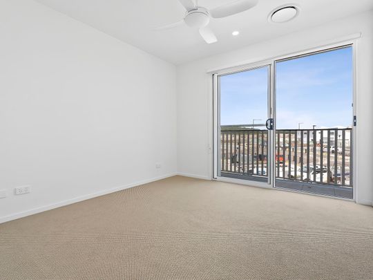 Contemporary Coastal Living with Private Courtyard - Photo 1