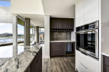 Executive 21st floor Luxury Penthouse - Photo 3