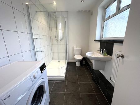 1 bedroom in a house share to rent - Photo 4