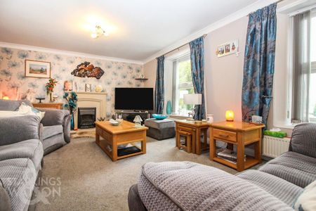 2 bedroom maisonette to rent - Photo 3