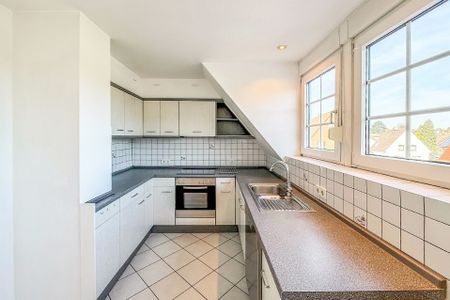 Wohnen auf zwei Ebenen mit besonderer Privatsphäre – Großzügige Maisonettewohnung mit Charme und Individualität! - Photo 3