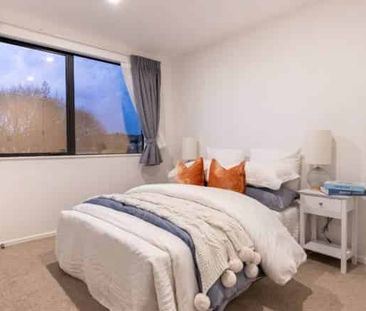 Modern and stylish two bedroom with a study/of... - Photo 3