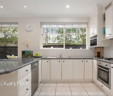 2/4A Normanby Ave, Caulfield North VIC 3161 - Townhouse For Rent | ... - Photo 2