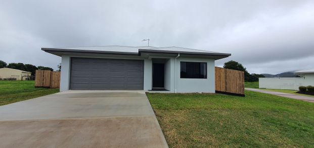 4 BEDROOM HOME IN ATHERTON - Photo 1