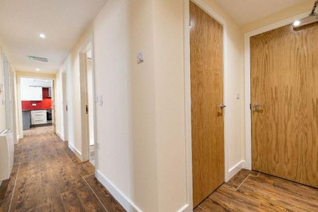 3 bedroom flat to rent - Photo 2