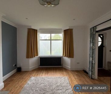 1 bedroom in a house share to rent - Photo 2