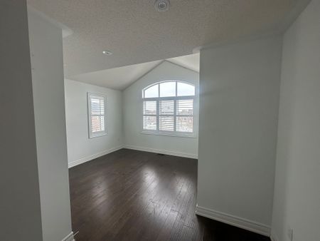 For Lease - 678 Somerville Drive, Newmarket, Ontario - Photo 3