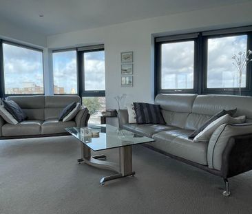 2 bedroom penthouse to rent - Photo 3