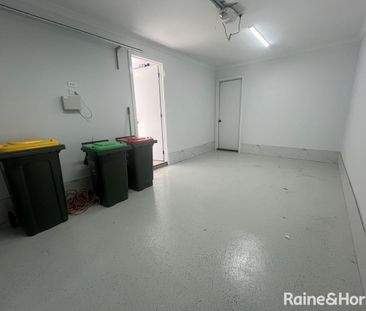 Brand New 2 bedroom plus study Townhouse in central location close ... - Photo 2