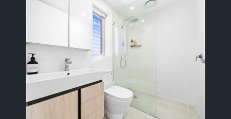 Stylish One-Bedroom Apartment in Bondi - Photo 3