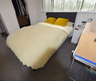 2 bedroom House in Iveson Drive (2 Bed), Leeds - Photo 6