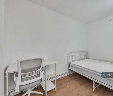 1 bedroom in a flat share to rent - Photo 2