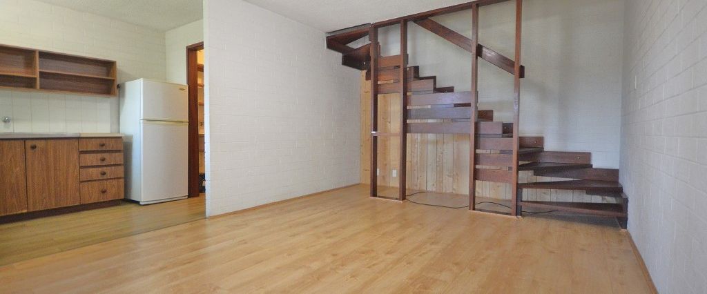 MODERN 2X1 T/HOUSE BOASTING GREAT VALUE AND A LOCATION! - Photo 1