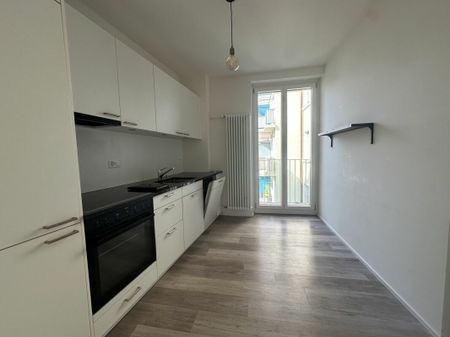 Light-flooded and renovated! - Photo 3