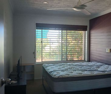 Burleigh Waters - Photo 1