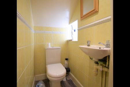 Room in a Shared Flat, Dorncliffe Road, SW6 - Photo 4