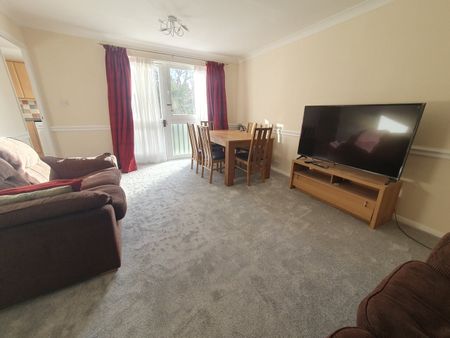 2 Bed Flat, Downhurst Court, NW4 - Photo 2