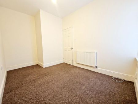 2 bedroom end of terrace house to rent - Photo 4