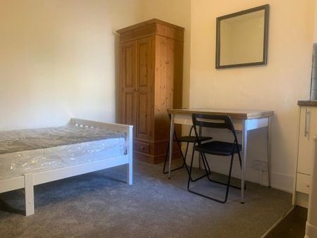 House share to rent - Photo 2