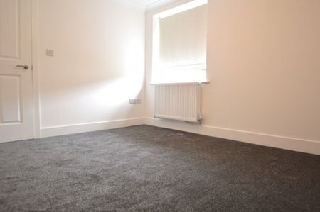 London Road, Slough, Berkshire,SL3 - Photo 2