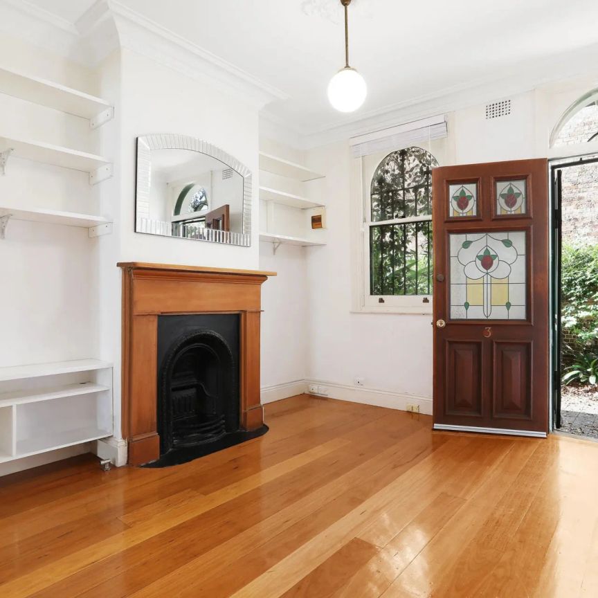 Charming Fully Furnished Two-Bedroom Garden Terrace in Quiet and Private Location - Photo 1