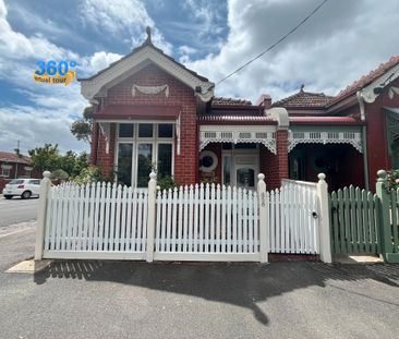 Charming 3-Bedroom, 1-Bathroom Rental on Iconic Lygon Street - Photo 1