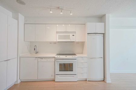 For Lease - 15 Iceboat Terrace Unit# 1103, Toronto, Ontario - Photo 4