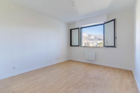 Location Appartement 4 pièces 106m² ANNECY 74000 - Photo 2