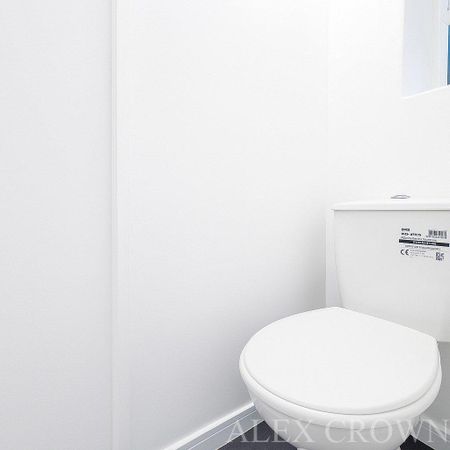 3 bedroom flat to rent - Photo 4