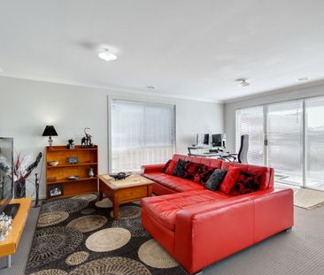 Spacious and Bright 3-Bedroom Home in Epping - Photo 4