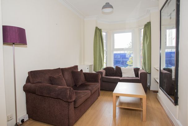32 St Ives Gardens, Belfast, BT9 5DN - Photo 1
