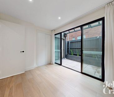 Modern 4-Bedroom Townhouse in the Heart of Vibrant Carnegie - Photo 2