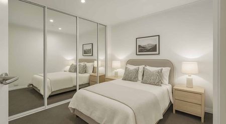 Inner City Living at it's best! - Photo 2