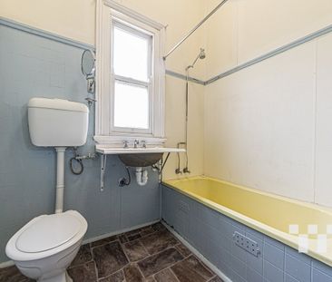 Low Maintenance Flat In Great Location! - Photo 5