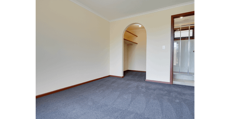 Large, livable and so convenient! - Photo 5