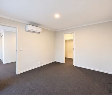 Modern Family Living in South Morang - Photo 6