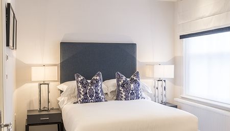 Three Bedroom Three Bathroom To Let Hamlet Gardens Ravenscourt Park W6 - Photo 4