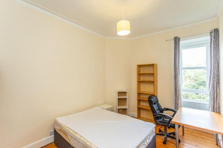 3 bedroom flat to rent - Photo 3