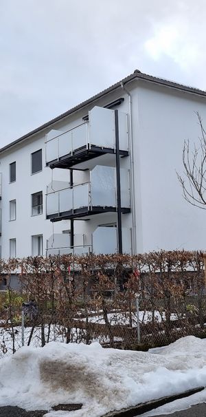 Appartement de 4 pièces avec grand balcon partiellement rénové - Photo 2