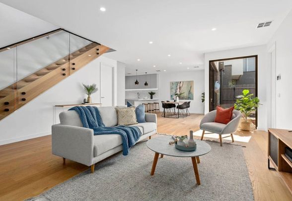 Modern Coastal Living - 4 Bed, 3 Bath Townhouse in Prime Parkdale Location - Photo 1