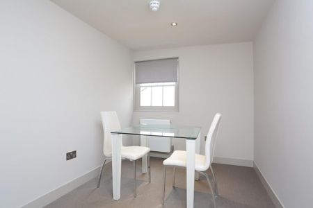 1 Bed Flat - Photo 2